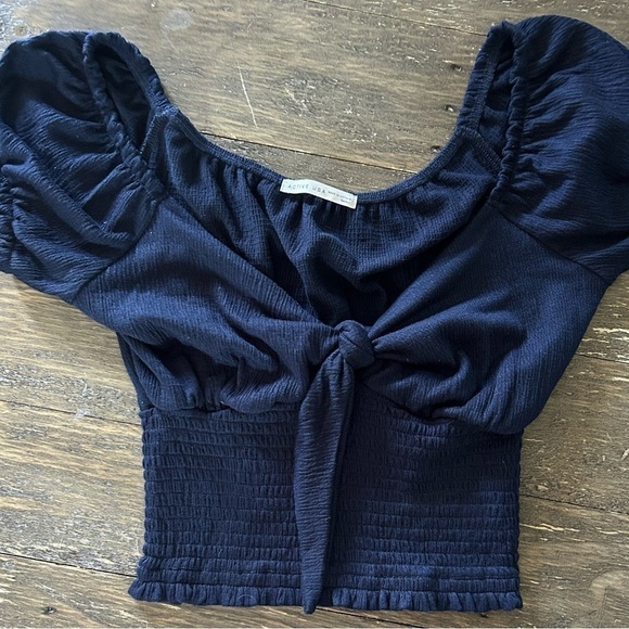 ACTIVE USA Women’s Summer Top Size Small Navy Blue knot In Front Very GUC - Picture 5 of 8